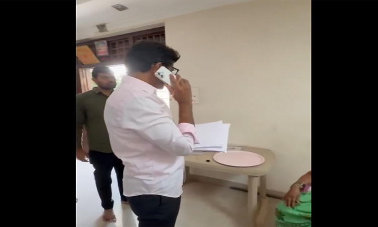 మార్క్ ఫెడ్ అధికారులపై ఎమ్మెల్యే ఫైర్