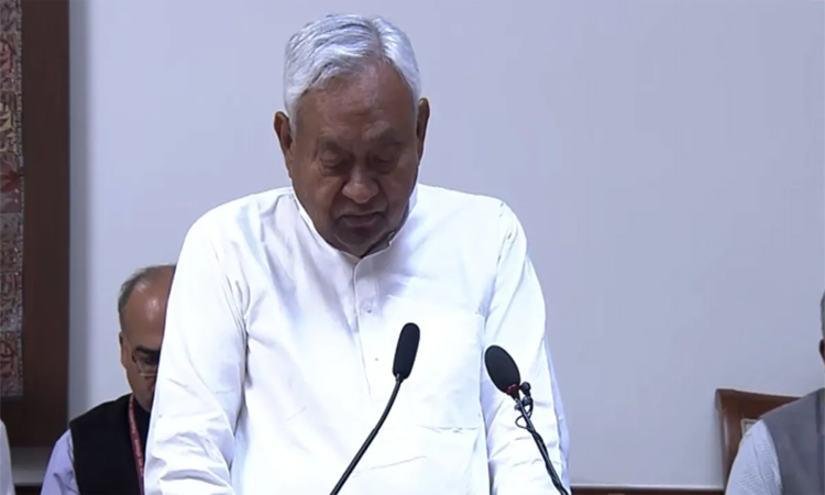 రాజ్యసభ సభ్యుడిగా నితీష్ ప్రమాణం
