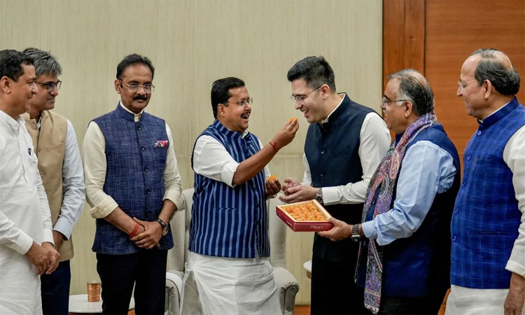 ఆప్‌ ఎంపీలు బీజేపీలో విలీనం