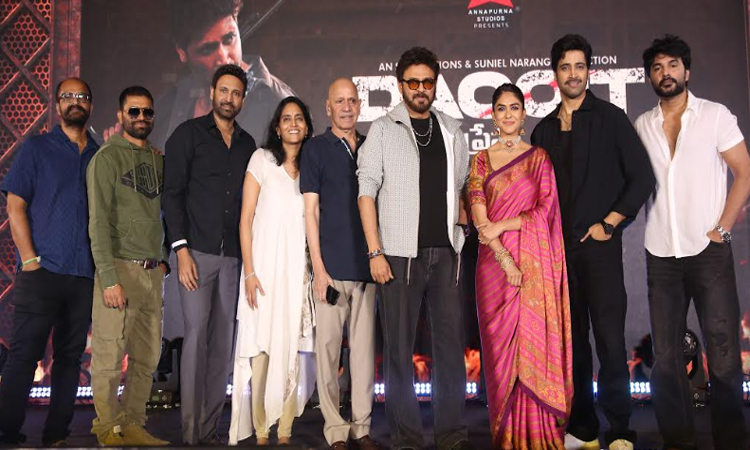 డెకాయిట్‌..బ్లాక్ బస్టర్!