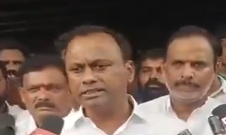 మా రేవంత్ వడ్లు కొనట్లేదు:కోమటిరెడ్డి