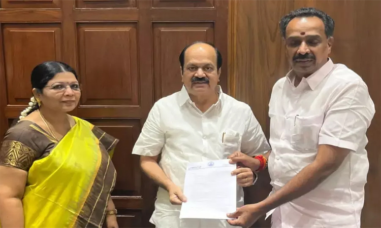 అన్నాడీఎంకేకు మరో భారీ షాక్..