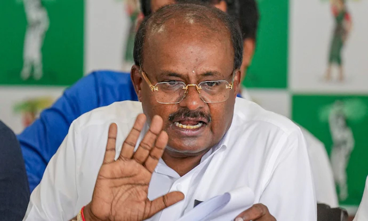 కాంగ్రెస్ టార్గెట్ కుమారస్వామి!