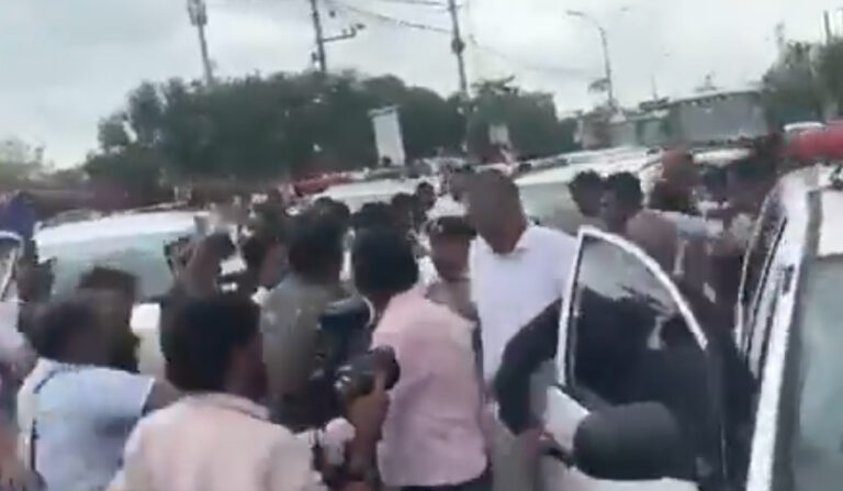 మాజీ మంత్రి హరీష్ రావు అరెస్ట్