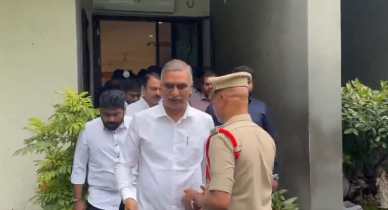 మాజీ మంత్రి హరీష్..హౌస్ అరెస్ట్