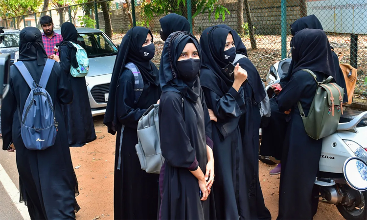 హిజాబ్‌పై హైకోర్టు కీలక తీర్పు