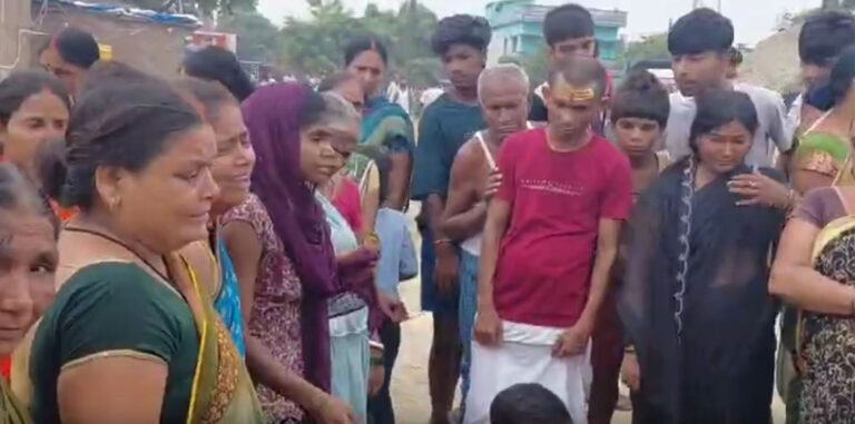 లఖీసరాయ్ తొక్కిసలాట..4 లక్షల పరిహారం