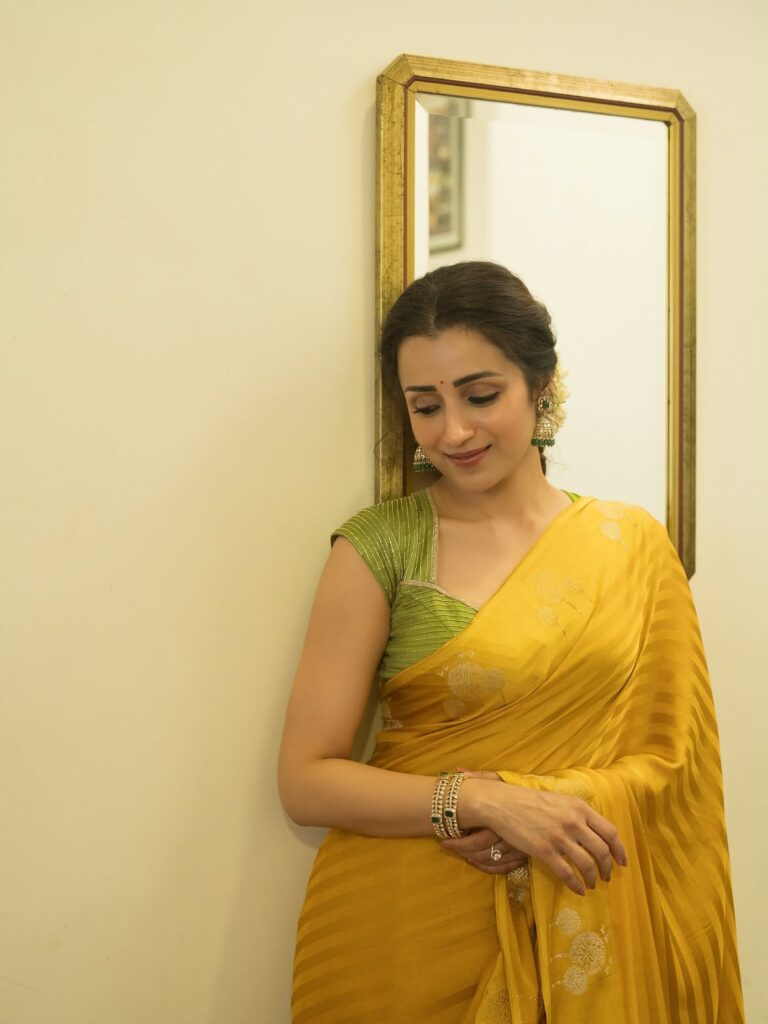 trisha stunning in yelloow saree
