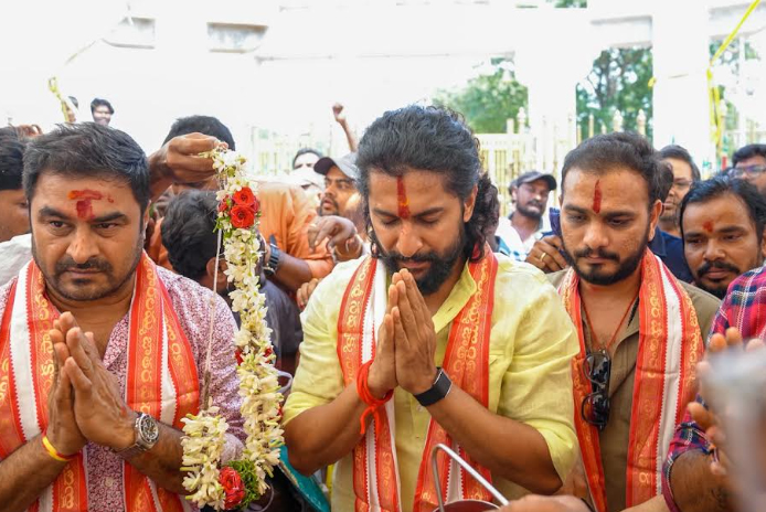 సమ్మక్క సన్నిధిలో‘ది ప్యారడైజ్’ టీం