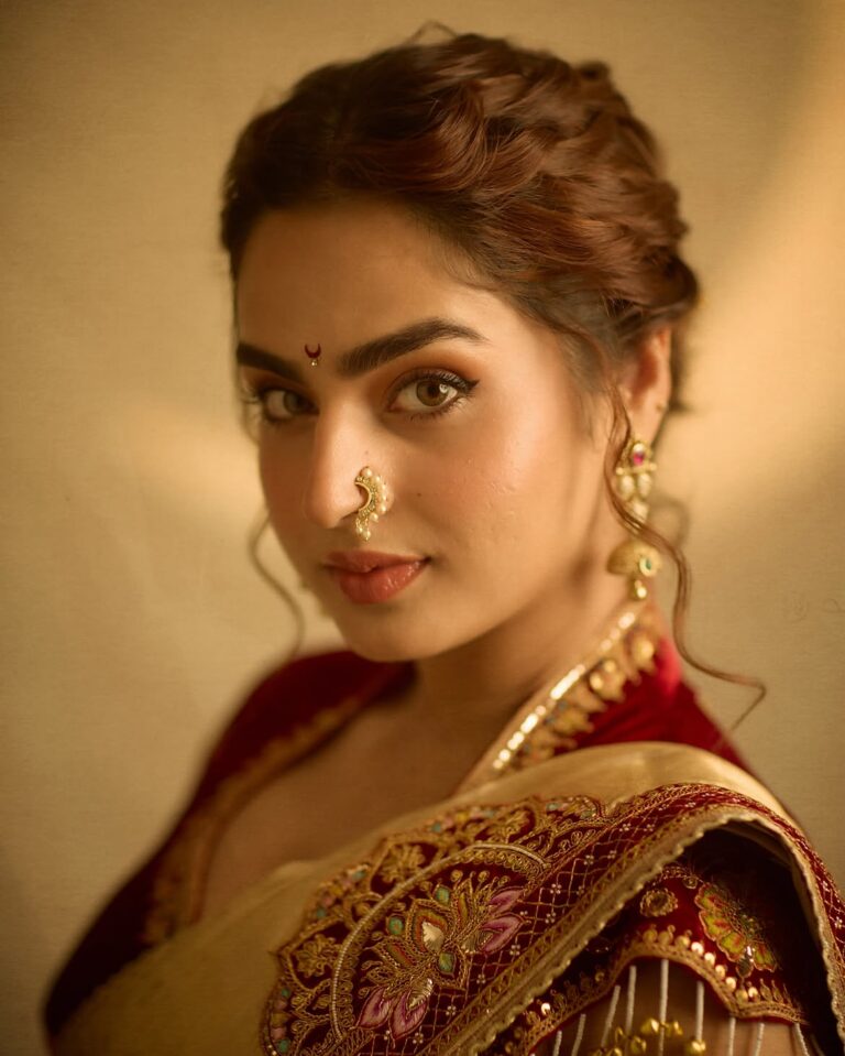 ayesha khan stunning in saree