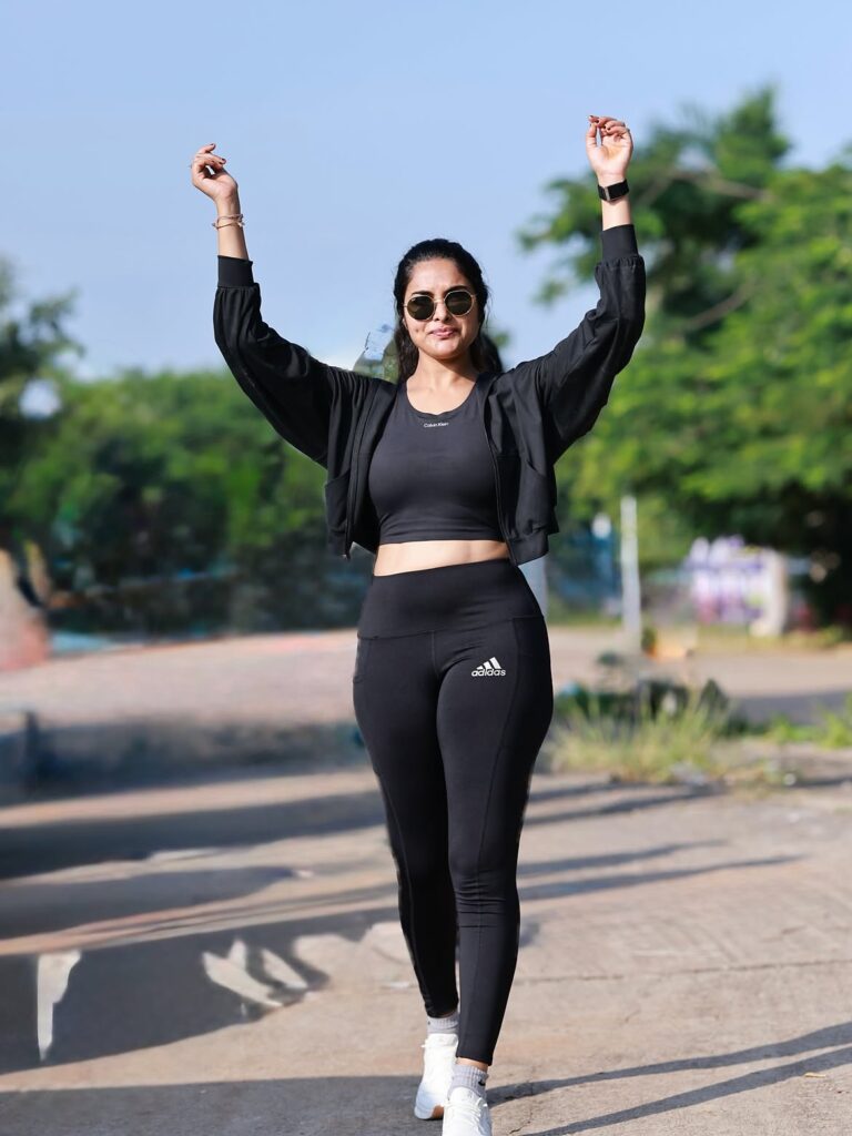 divi vadthya stunning in Black