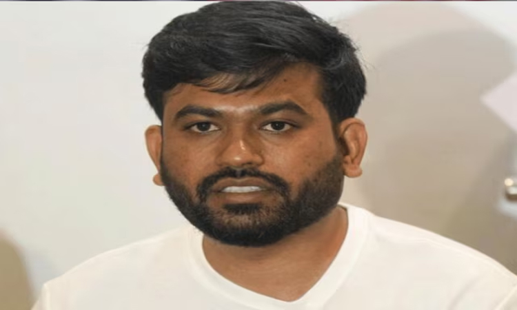 కేంద్రంపై అభిజీత్ విమర్శలు