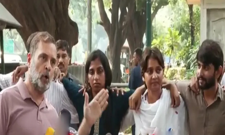 ఢిల్లీ పోలీసుల దాడి..రాహుల్ ఆరోపణలు