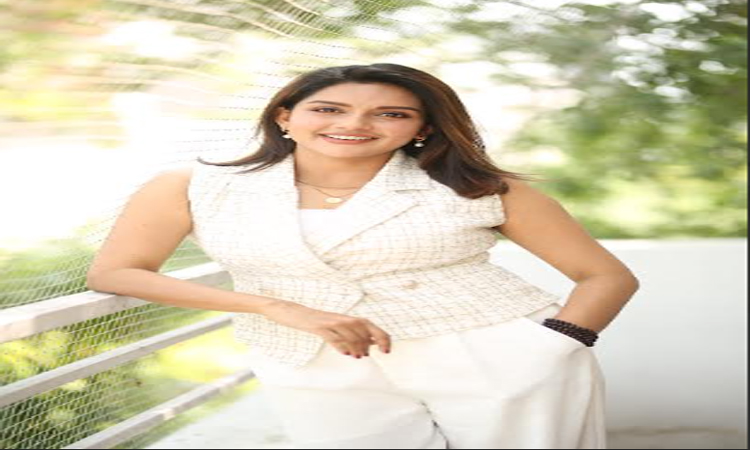 ‘కామ్రేడ్ కళ్యాణ్’తో డెబ్యు..హ్యాపీగా ఉంది!